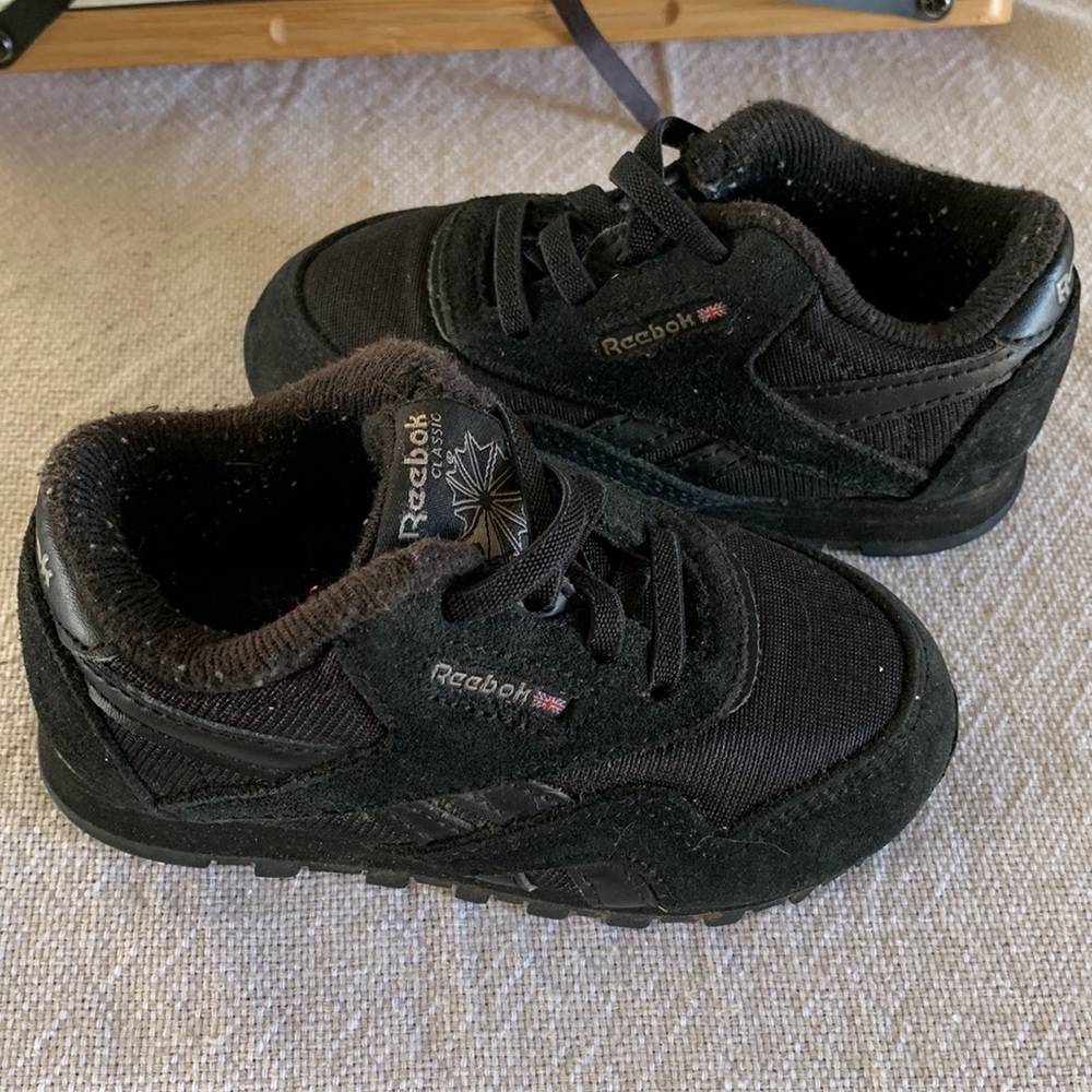 Boys black suede Reebok’s size 7